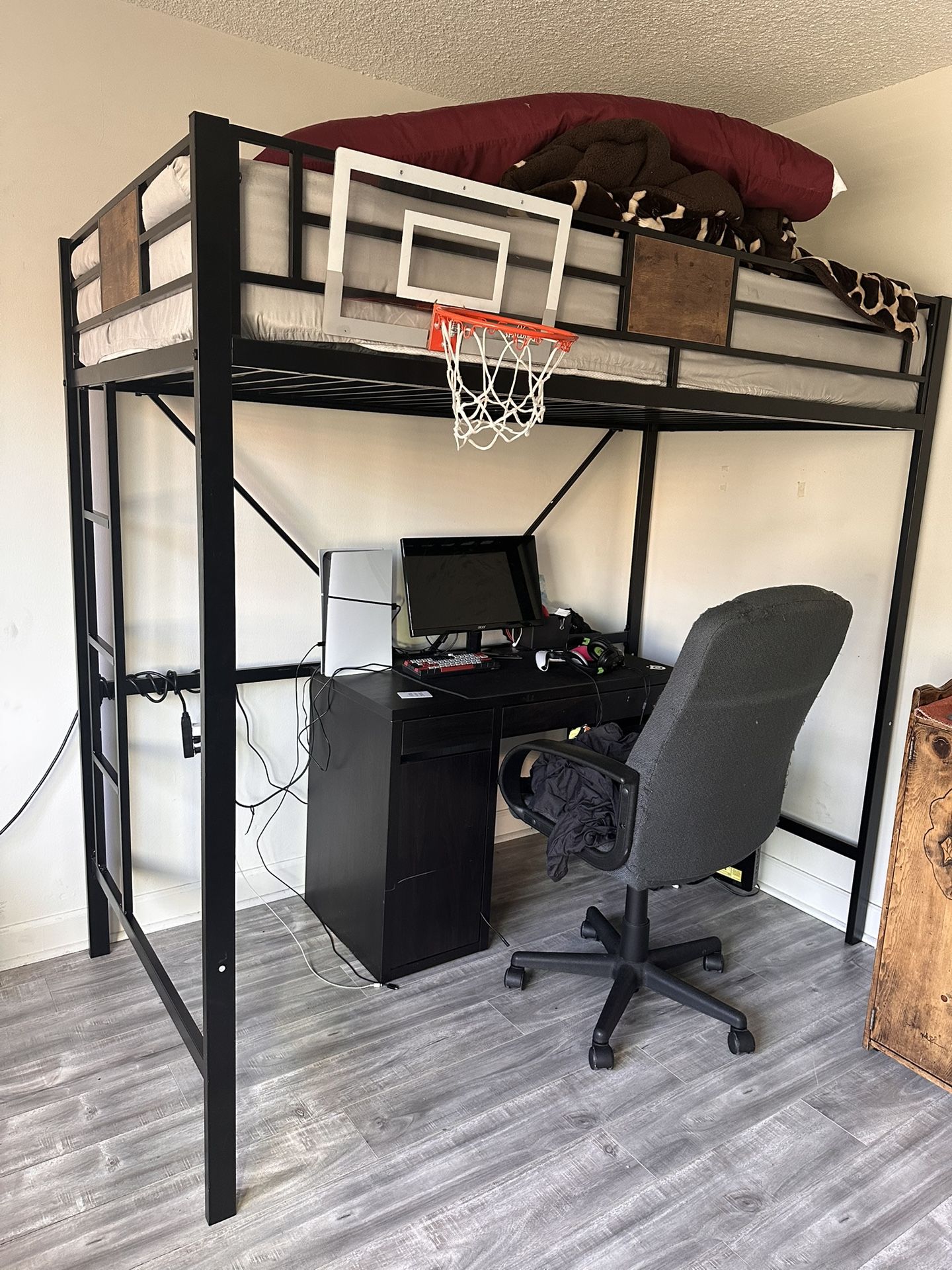 Loft bed Twin size