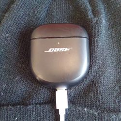 Like New ( Bose QR Earbuds )  Retail $299