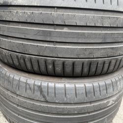 (2) 275/40R20 PAIR OF USED TIRES PIRELLI RUN FLAT 65% LIFE !