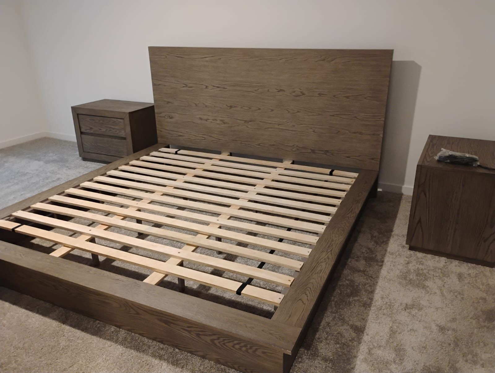 King Size GOODWIN 3-PC BEDROOM SET, Abbyson Living Set of Bed Frame & 2 Nightstands 