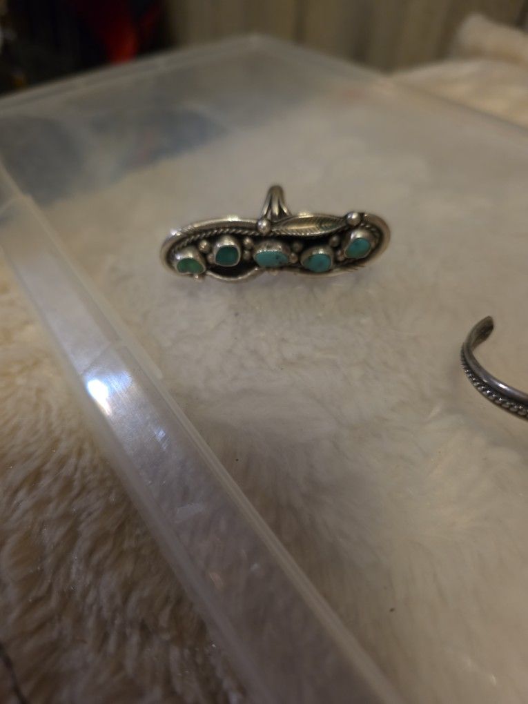 Navajo Silver Ring Incrusted In Turquois