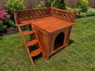 Wooden Dog & Cat House with a Balcony View! Great for cats or small dogs! Retails $129.99 28.5x22x24.5in