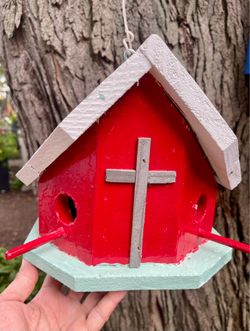 Red and white rustic wooden church birdhouse ❤️🤍