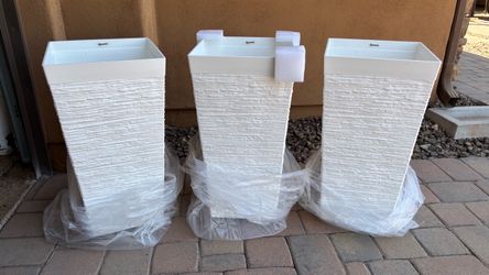Set of 3 white planters