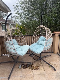 Swinging chairs