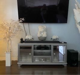 MIRRORED CONSOLE