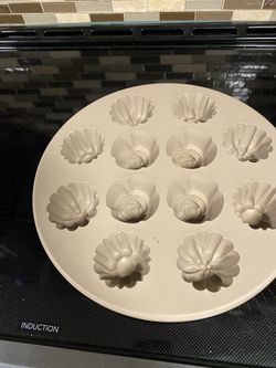 Pampered Chef Silicon Muffin Pan