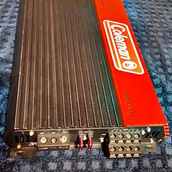 COLEMAN 4 CHANNEL AMP 9/10