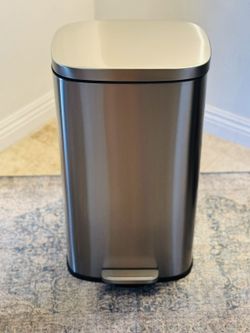 Trash Cans (New)