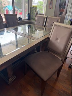 Dinning table with 8 chair