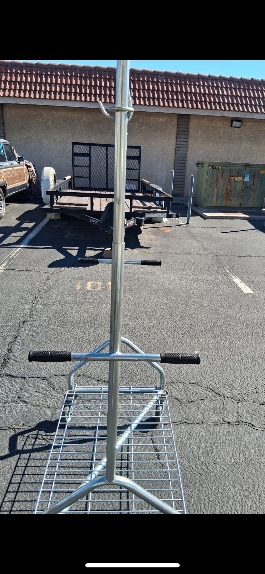 Metal Clothes Rack For $ale!