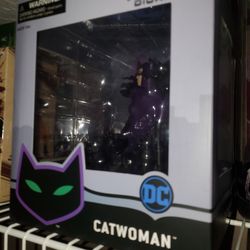 Diamond Select 90s Catwoman Statue (Rare)