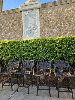 4 Swivel Barstools/outdoor Furniture/Cash Only 
