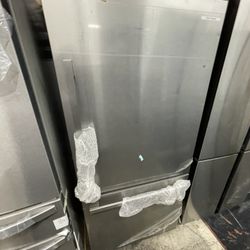 Hisense Bottom Freezer In Stainless Steel New Open Box Coubter Depth 