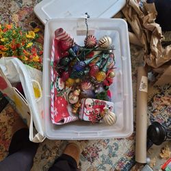 FREE Christmas Decorations 