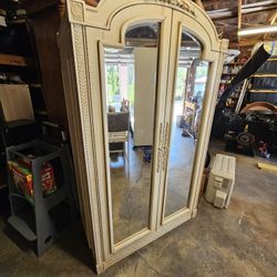 Jacklyn Smith Cabinet 