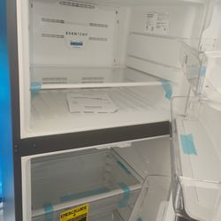 NEW FRIGIDAIRE STAINLESS STEEL, THE DOORS HAS THE PLASTIC