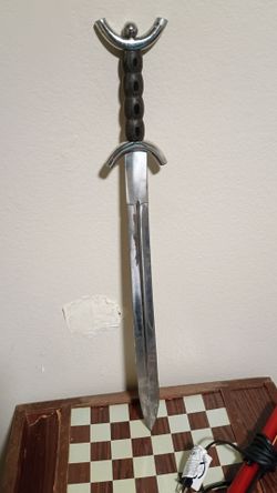 Celtic "anthropomorphic" hilt swords