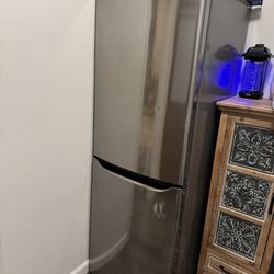 LG 10 Cu Ft Refrigerator 