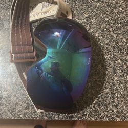 Snowboard Goggles And Tile Tracker (4 Count) Package 