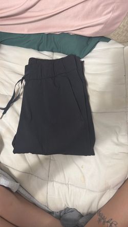Lululemon size 6 jogger straight leg