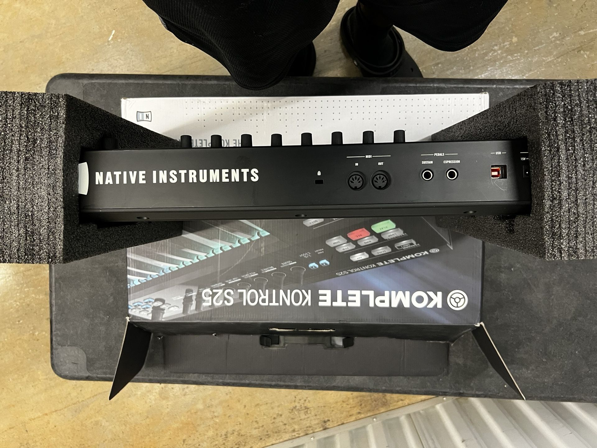 Native Instruments Komplete kontrol S25 Controller Keyboard