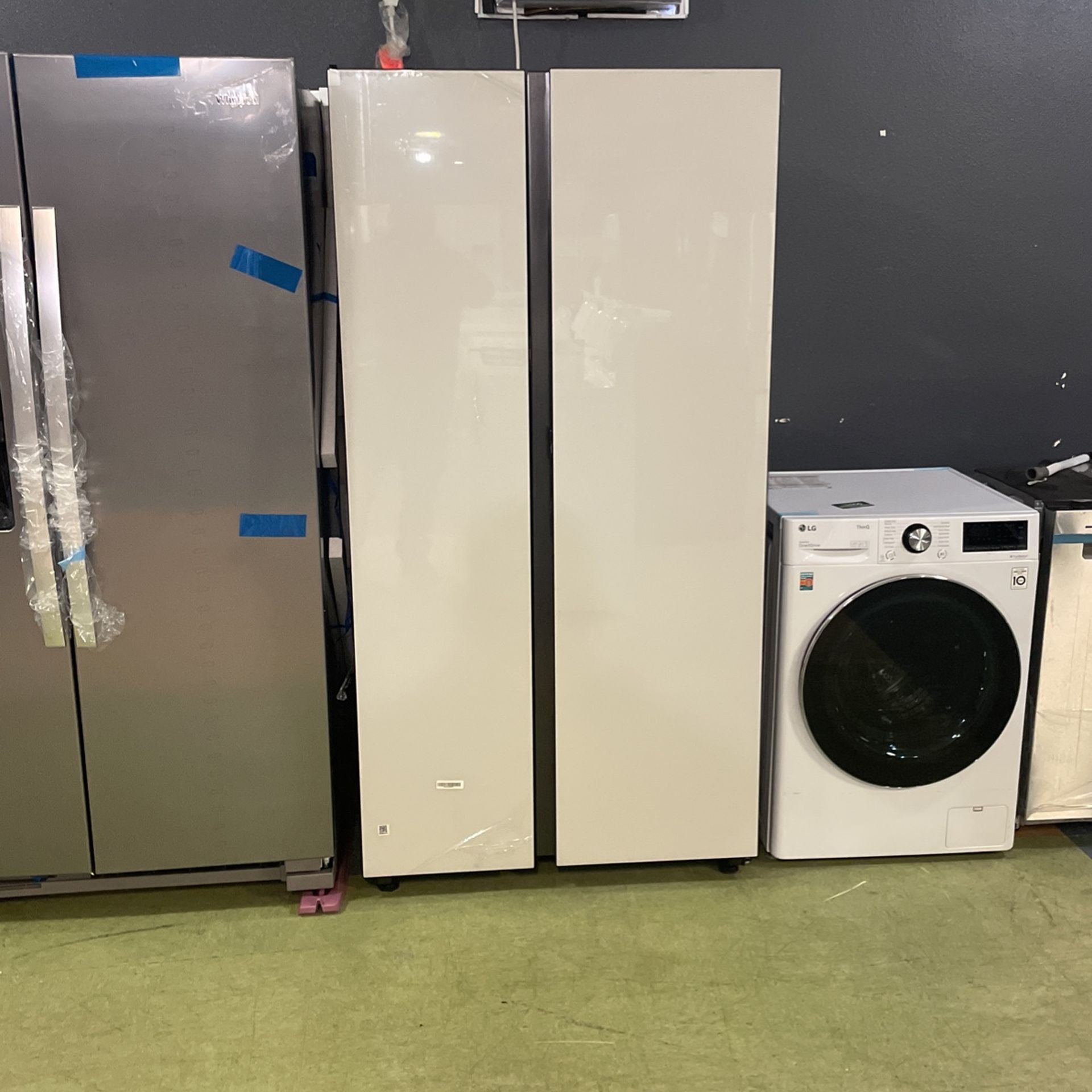 Samsung BESPOKE 23 Cubic Ft. Counter Depth Refrigerator With Beverage Center And Ice Maker🙌🙌