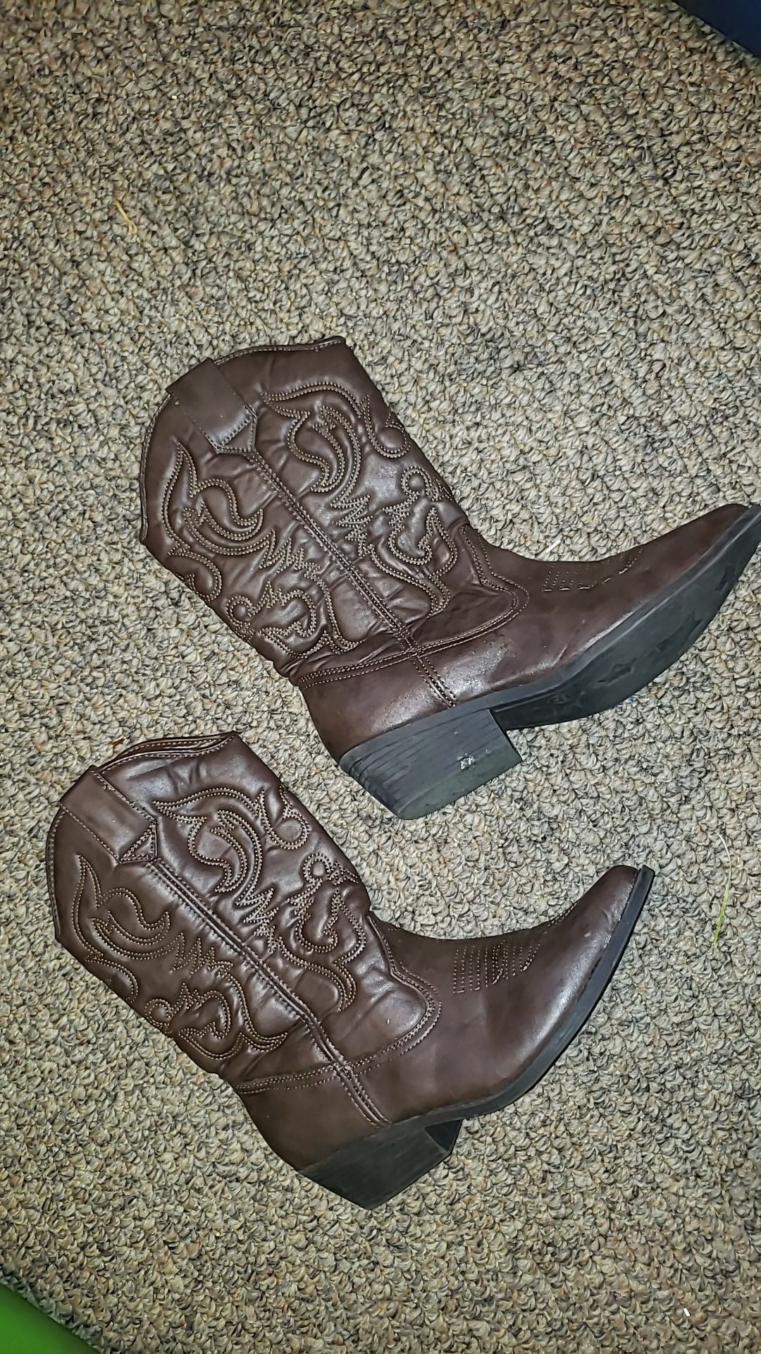 Womens boots size 8.5