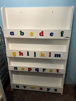 Kids Wall Bookshelf