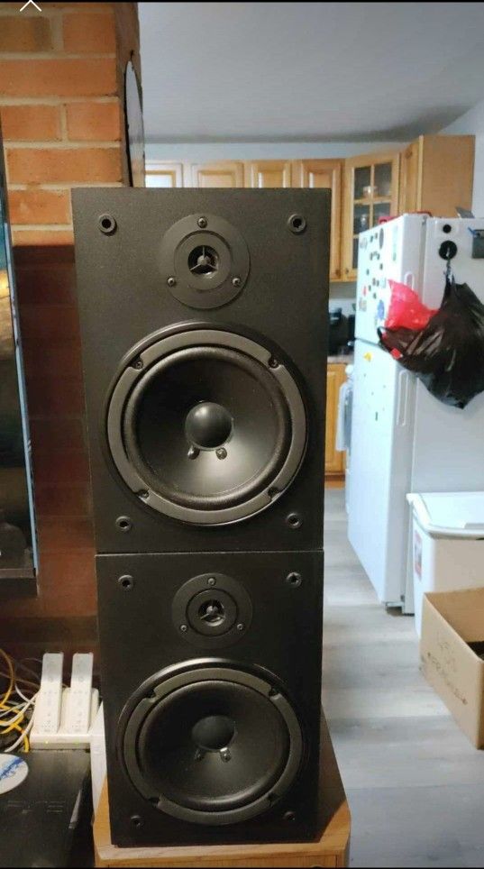 Yamaha Bookshelf Speakers