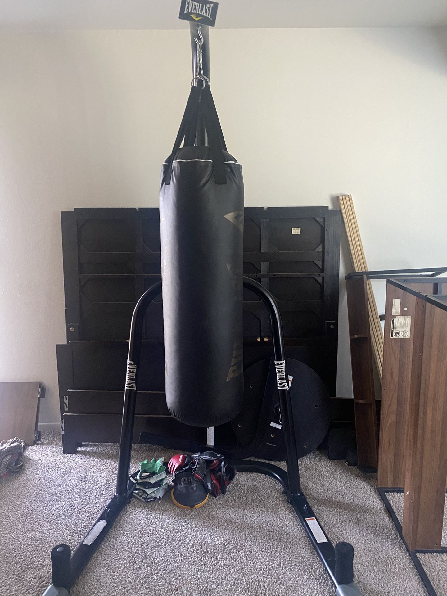 Everlast freestanding punching bag