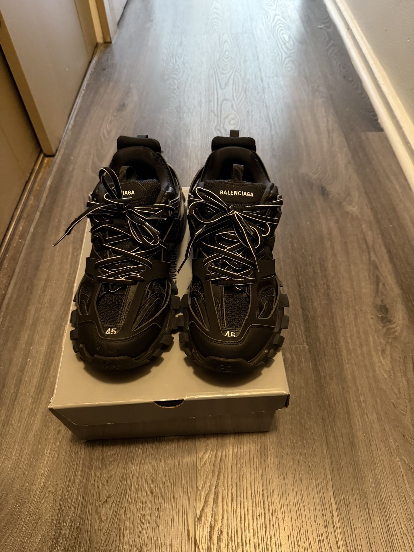 Balenciaga LEDs