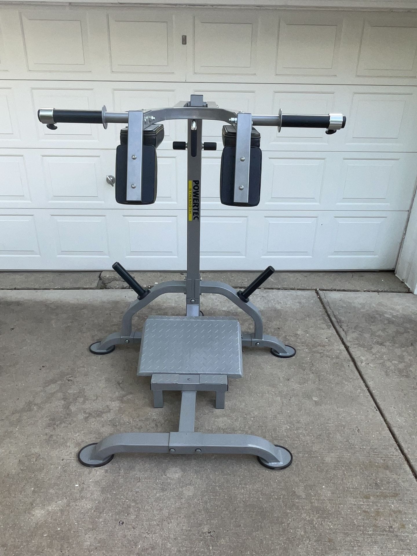 Leverage Squat and Calf  Raise Machine 