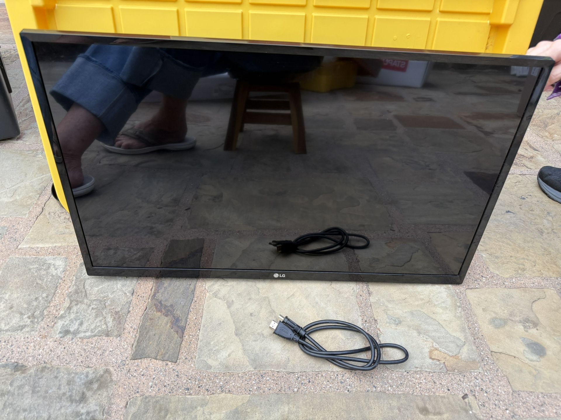 28” LG TV