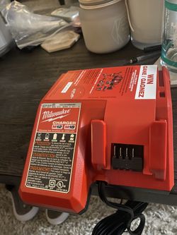 Milwaukee M18 & M12 Charger