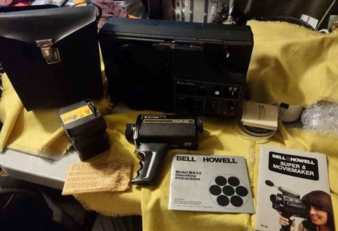 Vintage True Collectible Bell And Howell Reel To Reel And Handheld Recorder Will Not Separate