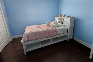 Full size bedroom set