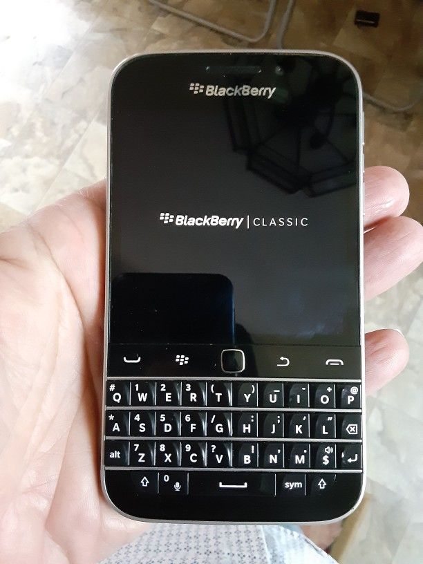 Blackberry classic at&t Refurbished used some scratches and scuffs Refurbished coming phone will be differ from pic but