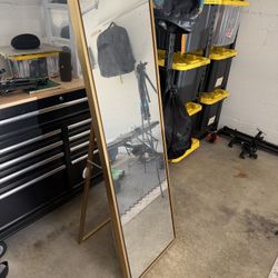 Free Stand Up Mirror 