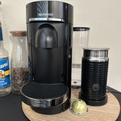 De'Longhi - Nespresso Vertuo Plus Deluxe Coffee and Espresso Maker by De'Longhi, Piano Black with Aeroccino Milk Frother - Piano Black  