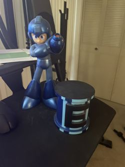 Mega Man Figure With E Tank