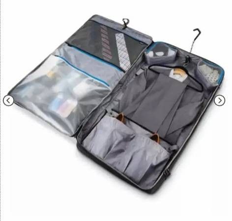 American Tourister Superset Garment Bag - Black New selling for only $40 retails for $80 plus tax.

* Removable padded carry strap
* Padded top carry 