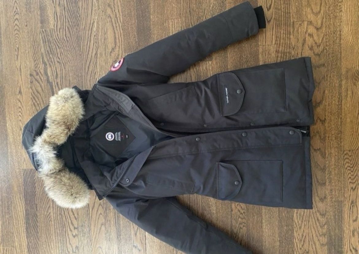 Canada Goose Women's Trillium Parka medium  