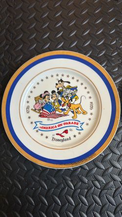 Disney Plates (Vintage Collectable)