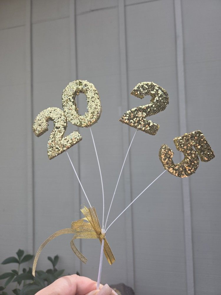 Graduation Decor 2025 Gold Picks