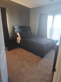 THIS ITEM IS STILL AVAILABLE. IT HAS NOT BEEN SOLD!!!    Queen Size Bedroom Suit, Good Condition