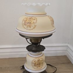 Vintage Bronze Quoizel Gone With The Wind Double Globe Floral Lamp. In Great Condition.