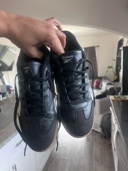 Reebok Low-Top Sneakers Black Gum Sole
