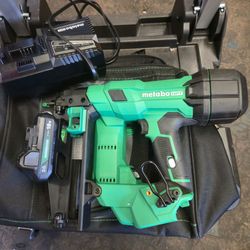 Metabo HPT MultiVolt 2-1/2-in 16 -Gauge  Straight Finish Nailer With Battery and Charger #102523