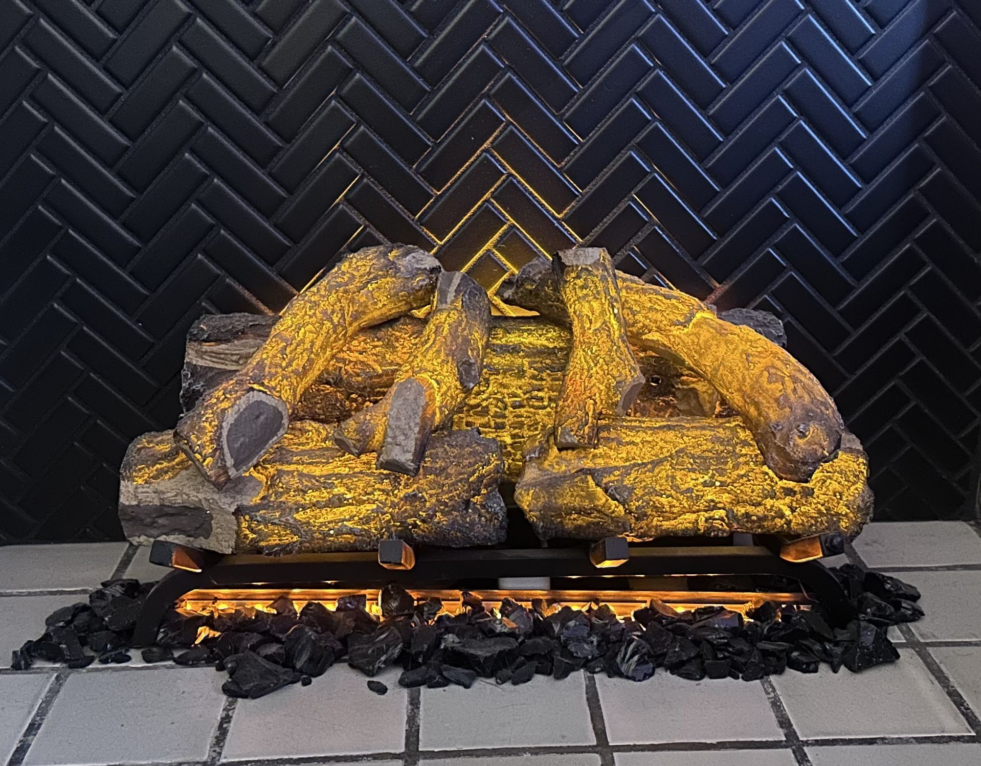 Modern Flames Sunset Charred 20 Inch Oak Electric Log Set and Powerbank.